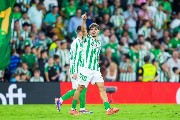 ASS: Cầu thủ chạy cánh của Betis Abde đã bước ra khỏi chấn thương mắt cá chân nghiêm trọng và tham g